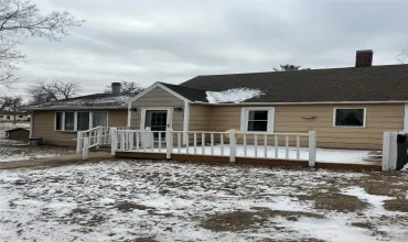 201 8th, Vinton, Iowa 52349, 3 Bedrooms Bedrooms, ,2 BathroomsBathrooms,Residential,For Sale,8th,2500359