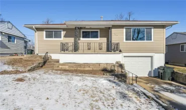 1702 13th, Cedar Rapids, Iowa 52404, 3 Bedrooms Bedrooms, ,1 BathroomBathrooms,Residential,For Sale,13th,2500419