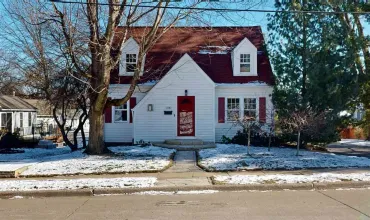 3 Bedrooms Bedrooms, ,1 BathroomBathrooms,Residential,1116 Franklin St, Iowa City, Iowa 52240,202500534