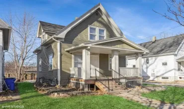 2 Bedrooms Bedrooms, ,1 BathroomBathrooms,Residential,615 16th St SE, Cedar Rapids, Iowa 52403,202500539