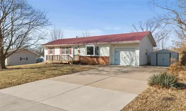 825 7th Street, Kalona, Iowa 52247, 4 Bedrooms Bedrooms, ,2 BathroomsBathrooms,Residential,For Sale,7th Street,202500669