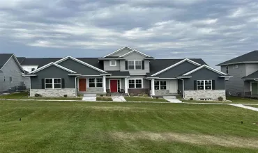 4 Bedrooms Bedrooms, ,3 BathroomsBathrooms,Residential,633 Catherine Dr, Tiffin, Iowa 52340,202500642