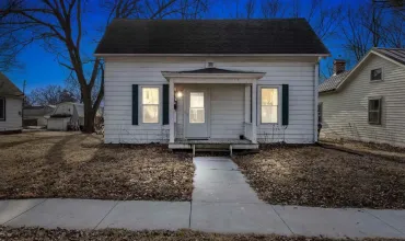 941 Davenport St, Iowa City, Iowa 52245, 2 Bedrooms Bedrooms, ,1 BathroomBathrooms,Residential,For Sale,Davenport St,202500823