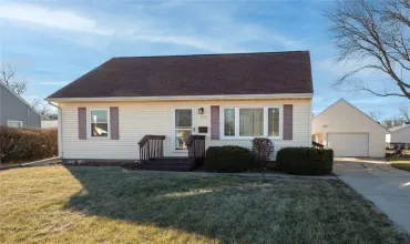 1500 9th, Cedar Rapids, Iowa 52404, 3 Bedrooms Bedrooms, ,2 BathroomsBathrooms,Residential,For Sale,9th,2500783