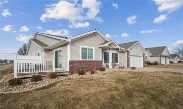 2 Bedrooms Bedrooms, ,2 BathroomsBathrooms,Residential,1071 74th, Cedar Rapids, Iowa 52402,2500788