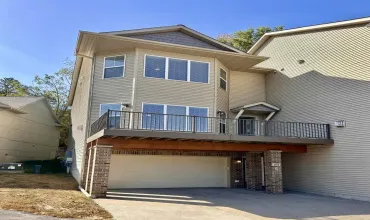 3 Bedrooms Bedrooms, ,2 BathroomsBathrooms,Residential,275 Holiday Rd, 1, Coralville, Iowa 52241,202500844