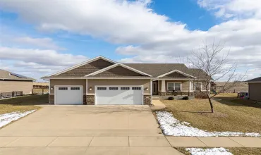 5 Bedrooms Bedrooms, ,3 BathroomsBathrooms,Residential,1200 Wood Lily Rd, Solon, Iowa 52333,202500571