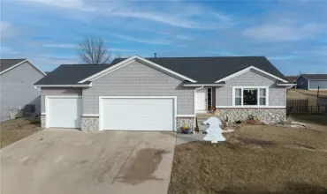 175 Driftwood, Fairfax, Iowa 52228, 5 Bedrooms Bedrooms, ,3 BathroomsBathrooms,Residential,For Sale,Driftwood,2500801