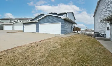 3792 Deer Valley, Marion, Iowa 52302, 2 Bedrooms Bedrooms, ,2 BathroomsBathrooms,Residential,For Sale,Deer Valley,2500804