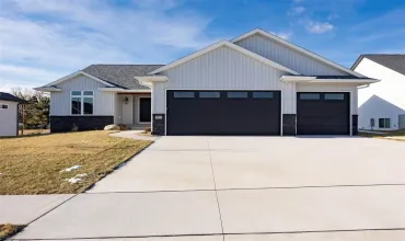 3972 Peridot Dr, Marion, Iowa 52302, 5 Bedrooms Bedrooms, ,3 BathroomsBathrooms,Residential,For Sale,Peridot Dr,202500908