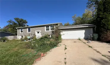 332 Crandall Dr NE, Cedar Rapids, Iowa 52402, 3 Bedrooms Bedrooms, 6 Rooms Rooms,2 BathroomsBathrooms,Residential,For Sale,Crandall Dr NE,2500951