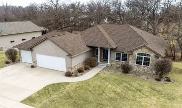 935 Oak Park Ct, Robins, Iowa 52328, 4 Bedrooms Bedrooms, ,3 BathroomsBathrooms,Residential,For Sale,Oak Park Ct,202501059