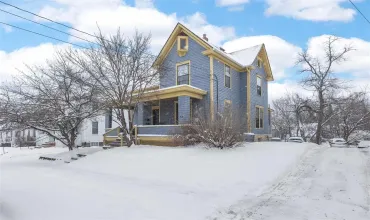 914 Iowa Ave, Iowa City, Iowa 52240, ,Residential,For Sale,Iowa Ave,202501098