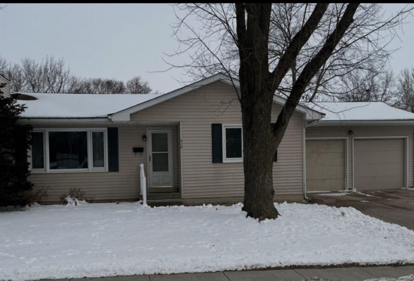 312 1st Ave, Iowa City, Iowa 52245-0000, 3 Bedrooms Bedrooms, ,1 BathroomBathrooms,Residential,For Sale,1st Ave,202501119