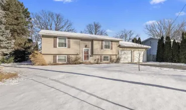 1604 2nd Ave, Washington, Iowa 52353, 4 Bedrooms Bedrooms, ,2 BathroomsBathrooms,Residential,For Sale,2nd Ave,202501110