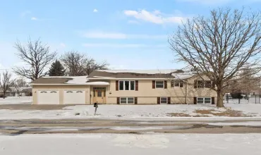 702 14th, Washington, Iowa 52353, 5 Bedrooms Bedrooms, ,3 BathroomsBathrooms,Residential,For Sale,14th,202501133