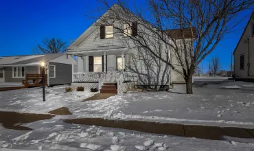 4 Bedrooms Bedrooms, ,1 BathroomBathrooms,Residential,202 5th St, Lowden, Iowa 52255,202501152