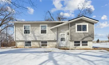 4 Bedrooms Bedrooms, 7 Rooms Rooms,2 BathroomsBathrooms,Residential,2720 Matthew, Cedar Rapids, Iowa 52404,2501062