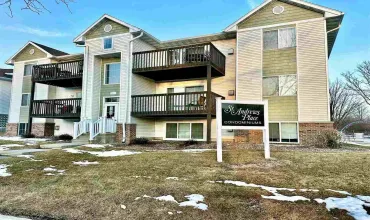 2 Bedrooms Bedrooms, ,1 BathroomBathrooms,Residential,6410 Creekside Dr NE #9, Cedar Rapids, Iowa 52402,202501299