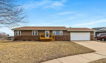 3 Bedrooms Bedrooms, ,2 BathroomsBathrooms,Residential,320 Marshek Ct, Solon, Iowa 52333,202501343