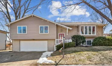 3 Bedrooms Bedrooms, ,2 BathroomsBathrooms,Residential,31 Penfro Dr, Iowa City, Iowa 52246,202501357