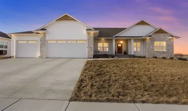 5 Bedrooms Bedrooms, ,3 BathroomsBathrooms,Residential,3149 Windsor Dr, Robins, Iowa 52328,202501373