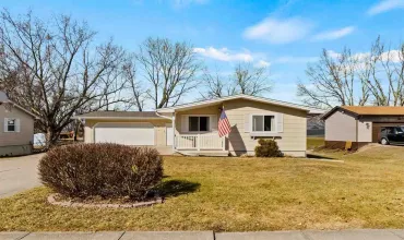 3 Bedrooms Bedrooms, ,2 BathroomsBathrooms,Residential,712 18th Ave, Coralville, Iowa 52241,202501385