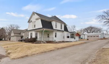 3 Bedrooms Bedrooms, ,2 BathroomsBathrooms,Residential,808 4th St, Wellman, Iowa 52356,202501437