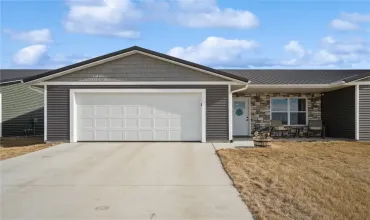 2 Bedrooms Bedrooms, ,2 BathroomsBathrooms,Residential,156 Towne Centre Dr, Urbana, Iowa 52345,2501317