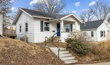 2 Bedrooms Bedrooms, 4 Rooms Rooms,2 BathroomsBathrooms,Residential,1021 16th St, Cedar Rapids, Iowa 52402,2501342