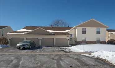 3 Bedrooms Bedrooms, 7 Rooms Rooms,2 BathroomsBathrooms,Residential,4121 Blue Jay, C, Cedar Rapids, Iowa 52402,2501183