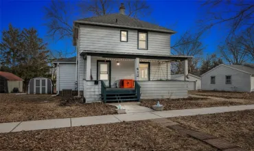 3 Bedrooms Bedrooms, ,1 BathroomBathrooms,Residential,412 4th, Mt Vernon, Iowa 52314,2501259