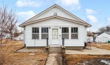 3 Bedrooms Bedrooms, ,1 BathroomBathrooms,Residential,1016 4th Ave, Dyersville, Iowa 52040,2501235