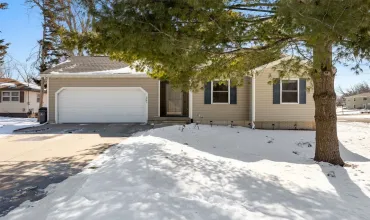 4 Bedrooms Bedrooms, ,3 BathroomsBathrooms,Residential,4341 M, Cedar Rapids, Iowa 52405,2501095