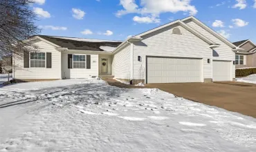 4 Bedrooms Bedrooms, ,2 BathroomsBathrooms,Residential,220 Onyx, Marion, Iowa 52302,2501171