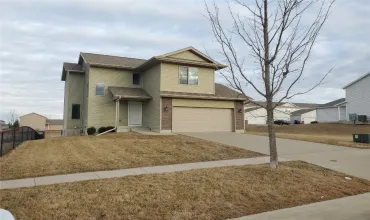 3 Bedrooms Bedrooms, 5 Rooms Rooms,2 BathroomsBathrooms,Residential,8517 Brighton Way, Cedar Rapids, Iowa 52404,2500976