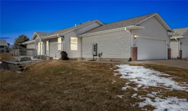 2 Bedrooms Bedrooms, 4 Rooms Rooms,2 BathroomsBathrooms,Residential,3502 Banar Dr SW, A, Cedar Rapids, Iowa 52404,2501396