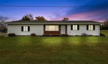 3 Bedrooms Bedrooms, 8 Rooms Rooms,1 BathroomBathrooms,Residential,210 3rd, Newhall, Iowa 52315,2501499