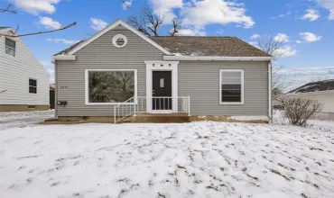 3 Bedrooms Bedrooms, ,1 BathroomBathrooms,Residential,1015 33rd, Cedar Rapids, Iowa 52403,2501493