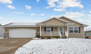 3 Bedrooms Bedrooms, ,1 BathroomBathrooms,Residential,5701 Mayfair St SW, Cedar Rapids, Iowa 52404,2501462