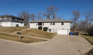 4 Bedrooms Bedrooms, 7 Rooms Rooms,2 BathroomsBathrooms,Residential,3415 Clover, Cedar Rapids, Iowa 52404,2501526