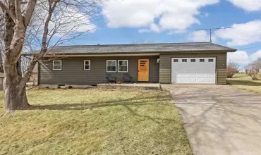 2 Bedrooms Bedrooms, ,1 BathroomBathrooms,Residential,905 7th St, Kalona, Iowa 52247,202501576