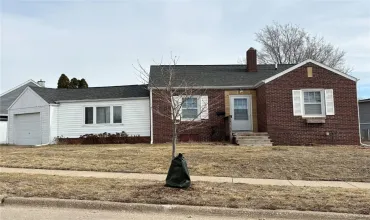 3 Bedrooms Bedrooms, 7 Rooms Rooms,1 BathroomBathrooms,Residential,3801 Hart, Cedar Rapids, Iowa 52402,2501069