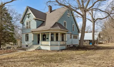 4 Bedrooms Bedrooms, 9 Rooms Rooms,2 BathroomsBathrooms,Residential,213 1st, Mt Vernon, Iowa 52314,2501564