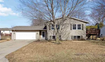 5 Bedrooms Bedrooms, ,3 BathroomsBathrooms,Residential,206 Valley Rd, Williamsburg, Iowa 52361,202501600