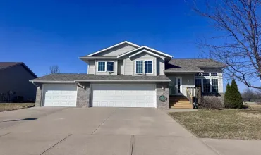 4 Bedrooms Bedrooms, ,3 BathroomsBathrooms,Residential,1082 Cory Ct, North Liberty, Iowa 52317,202501643