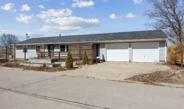 2 Bedrooms Bedrooms, ,1 BathroomBathrooms,Residential,301 7th, Mt Vernon, Iowa 52314,2501646