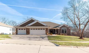 5 Bedrooms Bedrooms, ,3 BathroomsBathrooms,Residential,1660 Linden Ln, North Liberty, Iowa 52317,202501690