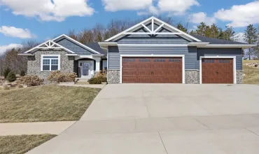 6 Bedrooms Bedrooms, ,3 BathroomsBathrooms,Residential,3014 Forrest Meadow, Hiawatha, Iowa 52233,2501724