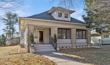 5 Bedrooms Bedrooms, ,2 BathroomsBathrooms,Residential,1111 Court, Iowa City, Iowa 52240,2502105